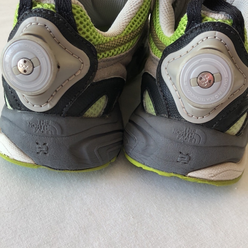 The north face women’s boa technology shoes white adjustable strap. - Picture 6 of 15
